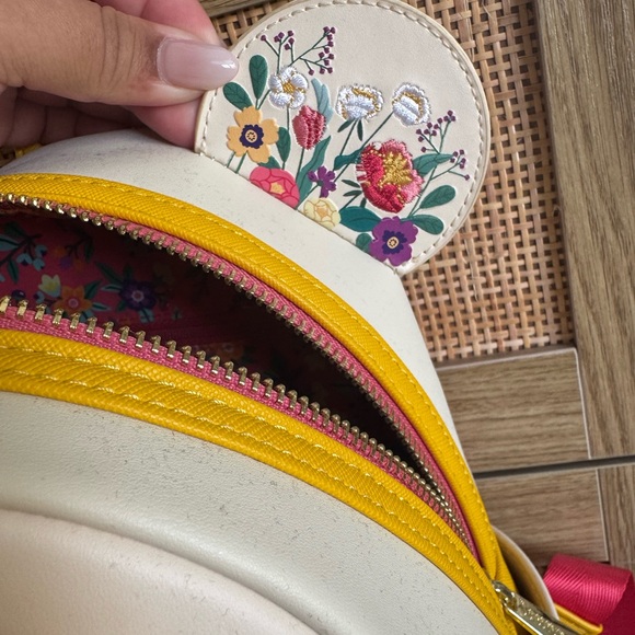 Loungefly Minnie Mouse Floral Backpack - Yellow and Cream - Picture 7 of 9